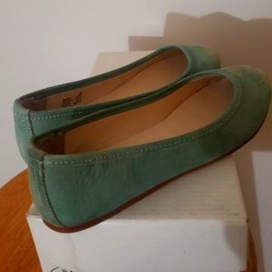 Size 5 Steve Madden flats lightly worn